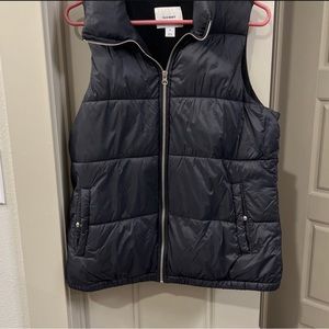 Medium Old Navy Black Short Sleeve Puffer Vest